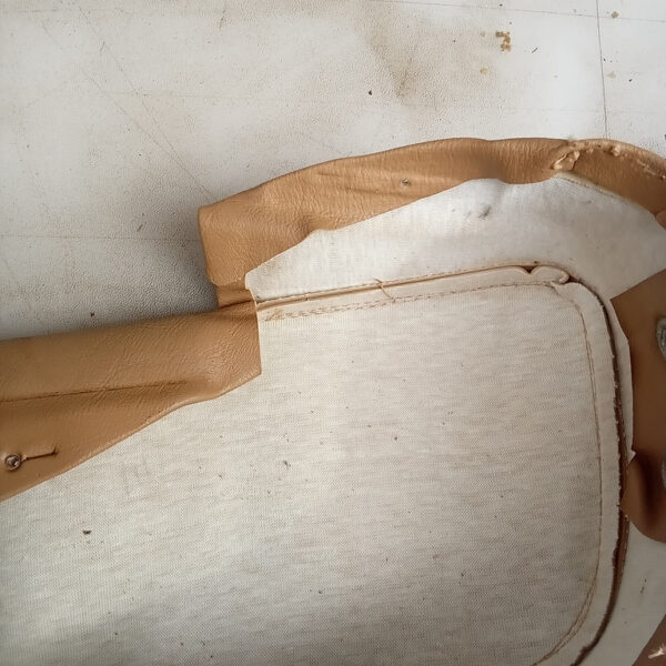 020626 1982 Range Rover In Vogue Loadspace Carpet Headrests and Cushions Retrimmed 22