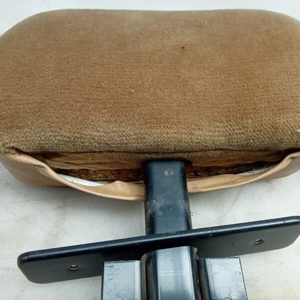 020626 1982 Range Rover In Vogue Loadspace Carpet Headrests and Cushions Retrimmed 24