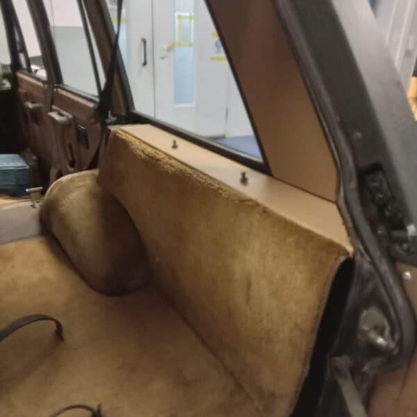 020626 1982 Range Rover In Vogue Loadspace Carpet Headrests and Cushions Retrimmed 38