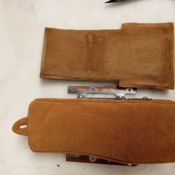 020626 1982 Range Rover In Vogue Rear Armrest 19
