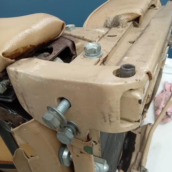 020626 1982 Range Rover In Vogue Seat Teardown 19