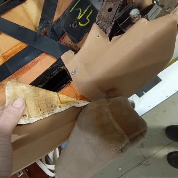 020626 1982 Range Rover In Vogue Seat Teardown 31