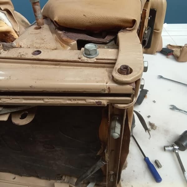020626 1982 Range Rover In Vogue Seat Teardown 39