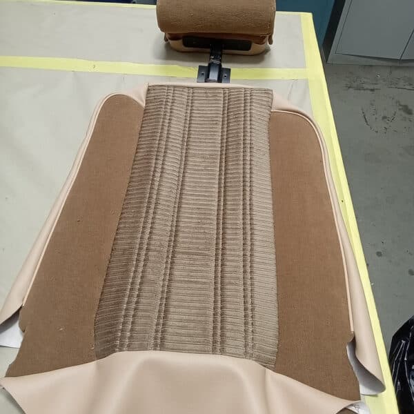 020626 1982 Range Rover In Vogue Seats Under Construction 11