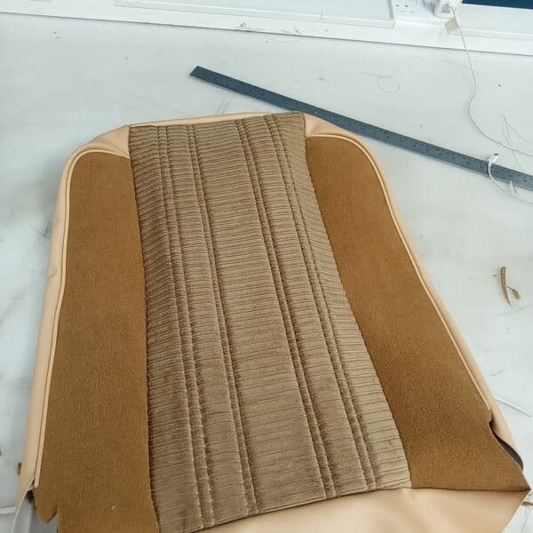 020626 1982 Range Rover In Vogue Seats Under Construction 12