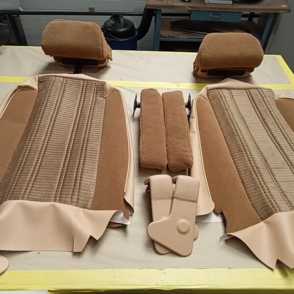 020626 1982 Range Rover In Vogue Seats Under Construction 4