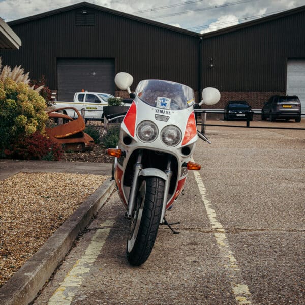 020626 1990 Yamaha FZR1000 Arrival 3