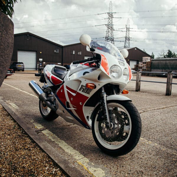 020626 1990 Yamaha FZR1000 Arrival 5