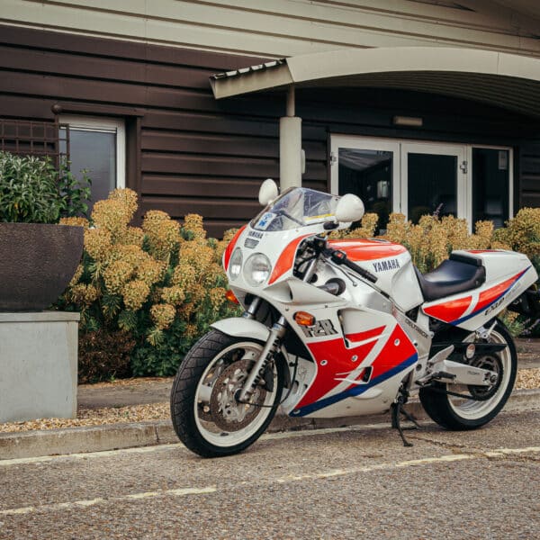 020626 1990 Yamaha FZR1000 Arrival