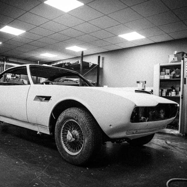 030626 1970 Aston Martin DBS Vantage in Polyfan and Guide Coat 40