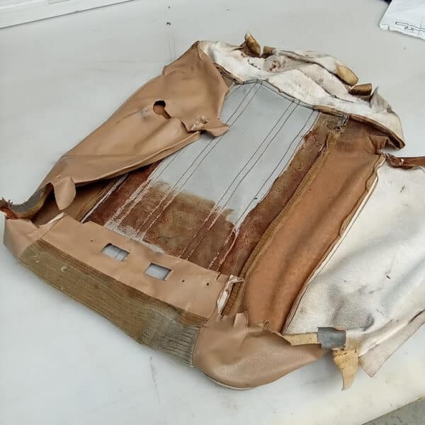 030626 1982 Range Rover In Vogue Front Seats Stripped Down 15