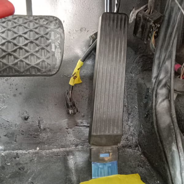 030626 1987 Mercedes 500SL Scuttle and Accelerator Pedal 3