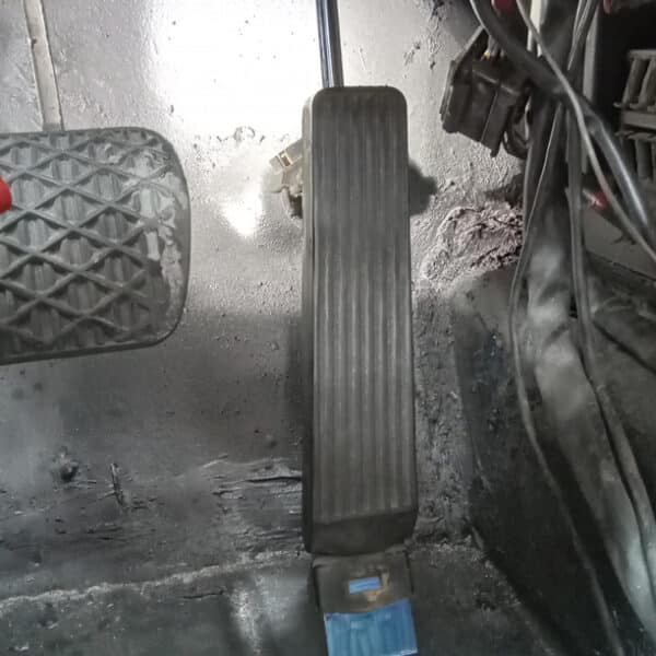 030626 1987 Mercedes 500SL Scuttle and Accelerator Pedal 5