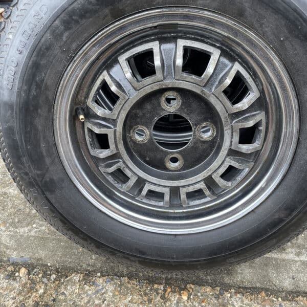 040626 1975 MG B GT V8 Wheels to Retro Wheels 2