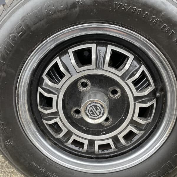 040626 1975 MG B GT V8 Wheels to Retro Wheels 3