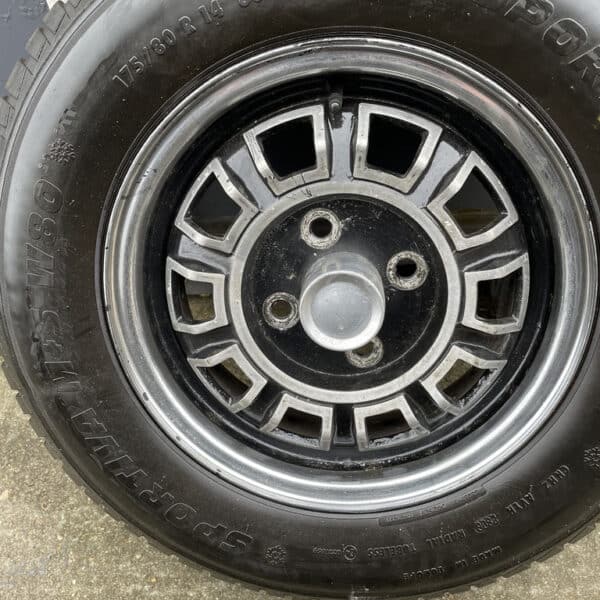040626 1975 MG B GT V8 Wheels to Retro Wheels 4