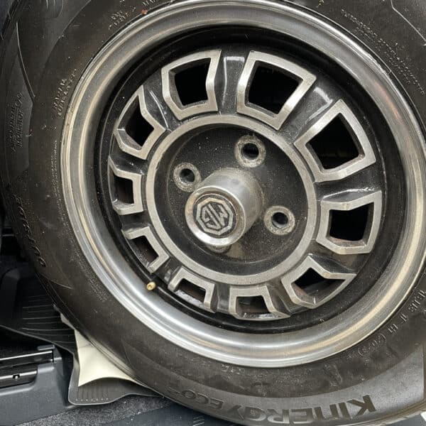 040626 1975 MG B GT V8 Wheels to Retro Wheels 5