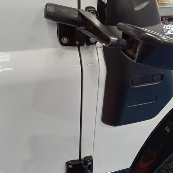 040626 2008 Land Rover Defender 110 Pickup Trans Brake Transfer Case Oil Change Door Mirror and Door Hinges 10