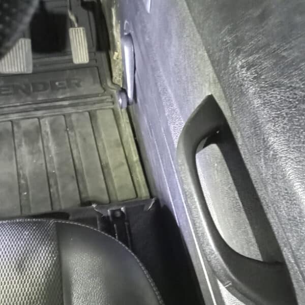 040626 2008 Land Rover Defender 110 Pickup Trans Brake Transfer Case Oil Change Door Mirror and Door Hinges 2
