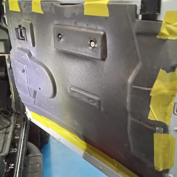 040626 2008 Land Rover Defender 110 Pickup Trans Brake Transfer Case Oil Change Door Mirror and Door Hinges 3
