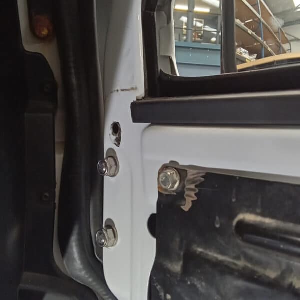 040626 2008 Land Rover Defender 110 Pickup Trans Brake Transfer Case Oil Change Door Mirror and Door Hinges 4