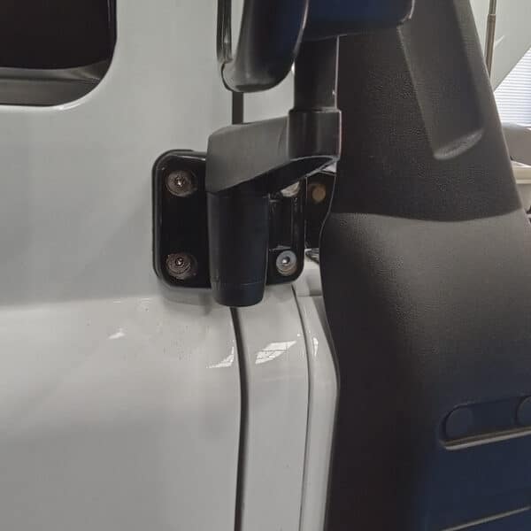 040626 2008 Land Rover Defender 110 Pickup Trans Brake Transfer Case Oil Change Door Mirror and Door Hinges 5