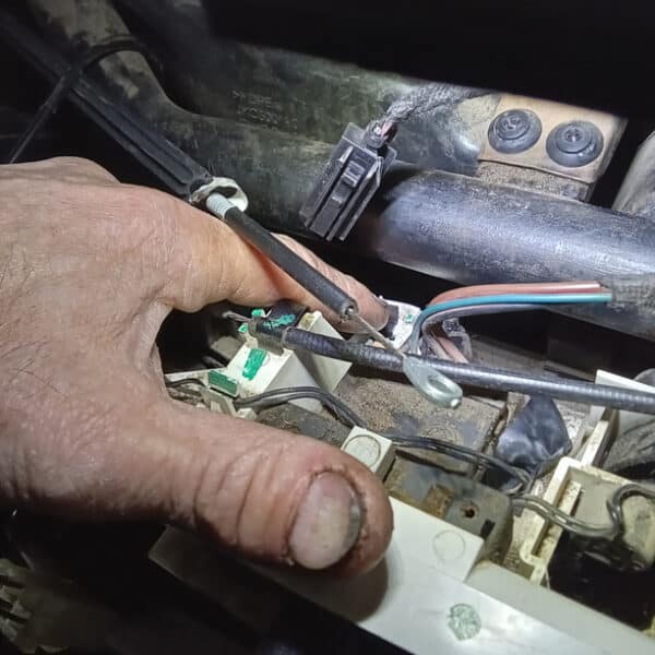 050626 2008 Land Rover Defender 110 Pickup Recirculation Flap Control Cable Refit Centre Dash Number Plates Stereo 13