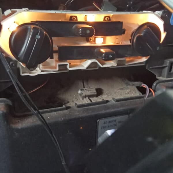 050626 2008 Land Rover Defender 110 Pickup Recirculation Flap Control Cable Refit Centre Dash Number Plates Stereo 9