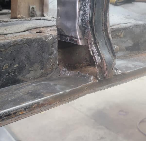 090626 1958 Rover 90 Lower Pillar Rust 3