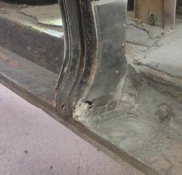 090626 1958 Rover 90 Lower Pillar Rust