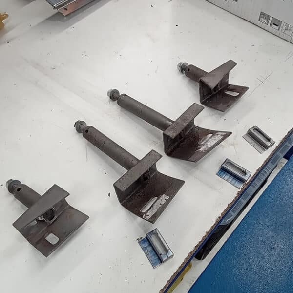 090626 1970 Aston Martin DBS Bumper Brackets 5