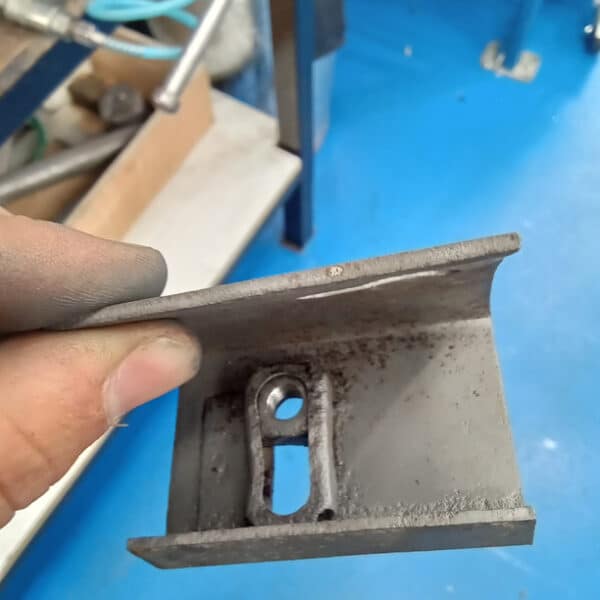 090626 1970 Aston Martin DBS Bumper Brackets 6