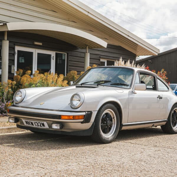 090626 1981 Porsche 911 Arrival