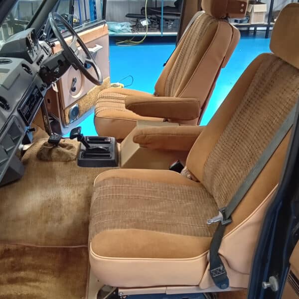 090626 1982 Range Rover In Vogue Front Seats 2