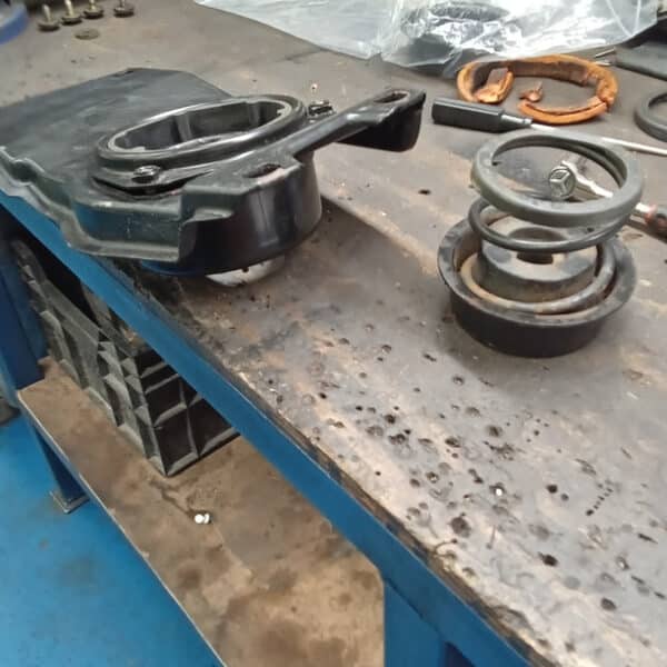 090626 1995 Aston Martin DB7 Gearbox Mount 5