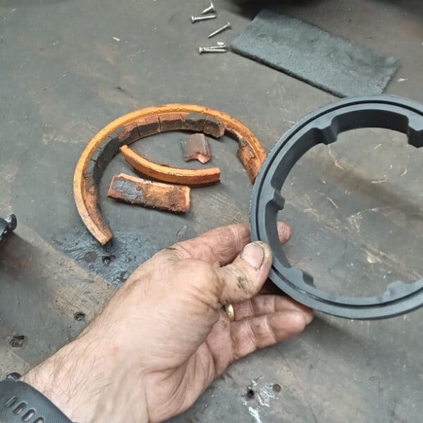 090626 1995 Aston Martin DB7 Gearbox Mount 7