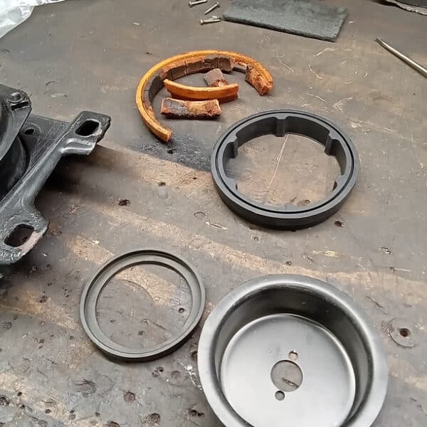 090626 1995 Aston Martin DB7 Gearbox Mount 8