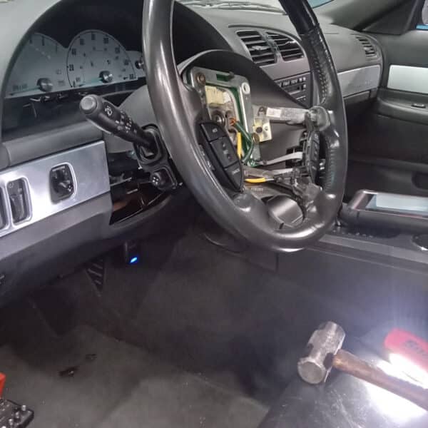 090626 2002 Ford Thunderbird Steering Wheel Pulled 4