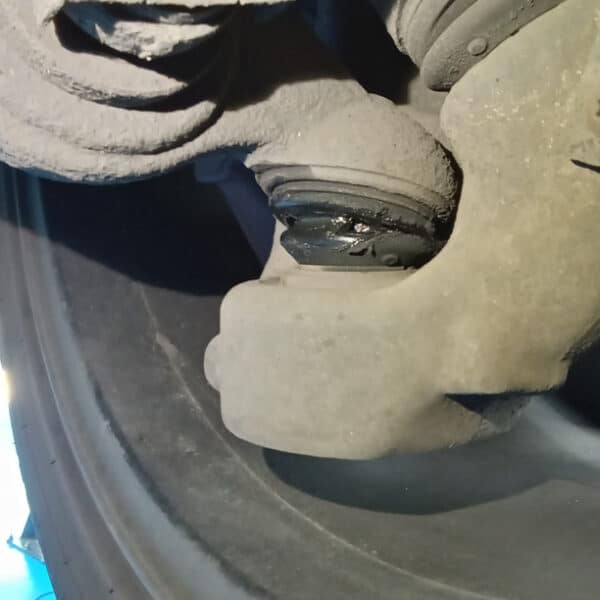 090626 2014 Range Rover Sport NSF Lower Ball Joint Boot Split