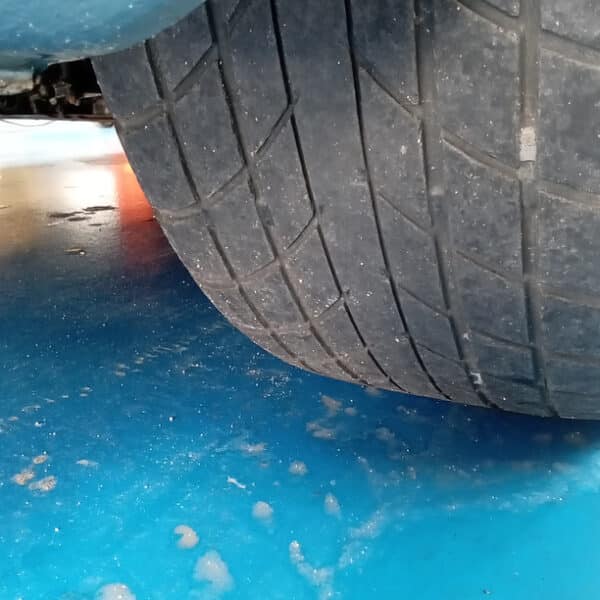 100626 1981 Porsche 911 Cracked Tyres 2