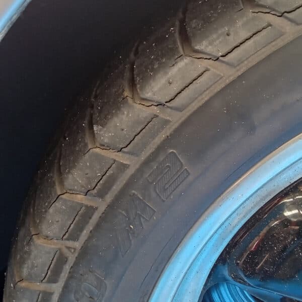 100626 1981 Porsche 911 Cracked Tyres