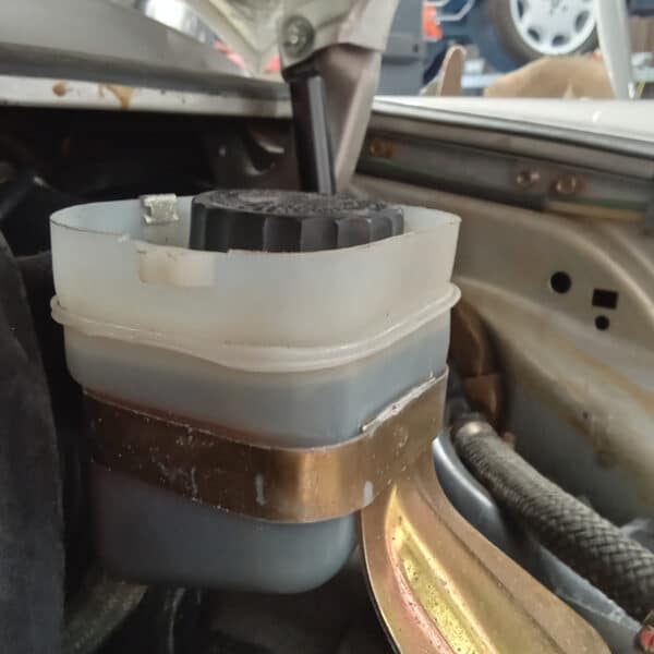 100626 1981 Porsche 911 Old Brake Fluid