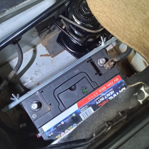 100626 2008 Land Rover Defender 110 Battery Tie Down