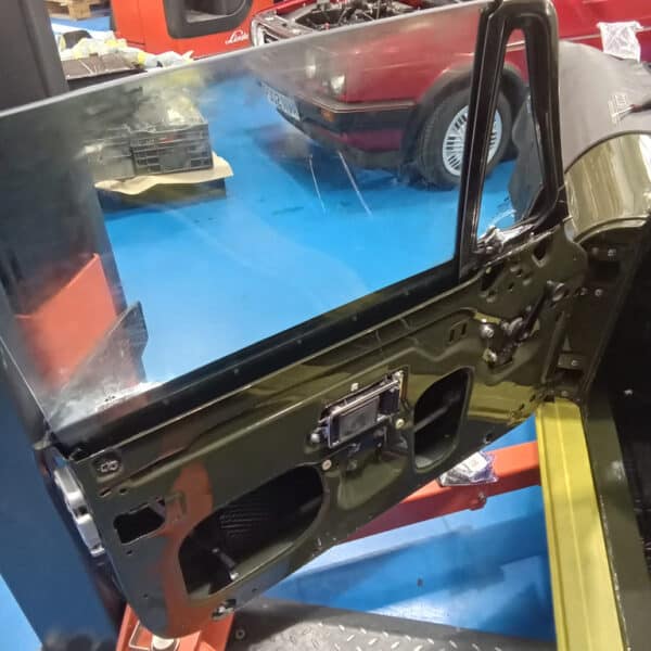 110626 1975 MGB GT V8 Progress 14
