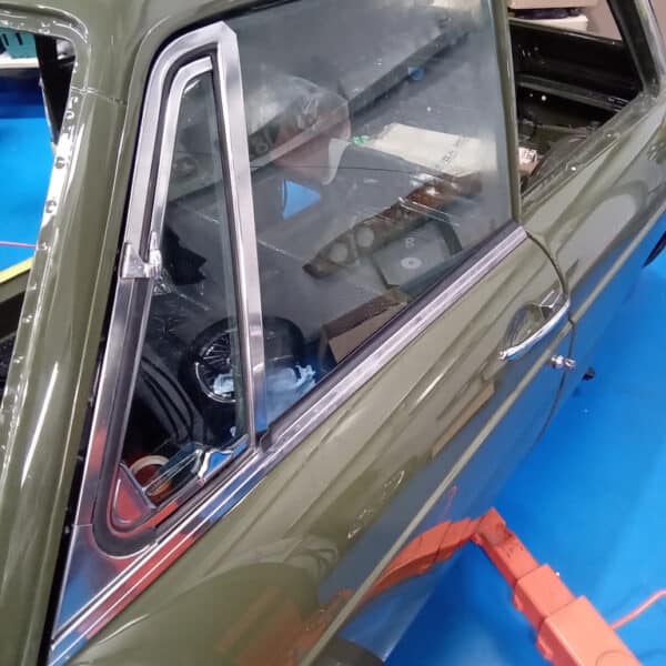 110626 1975 MGB GT V8 Progress 16