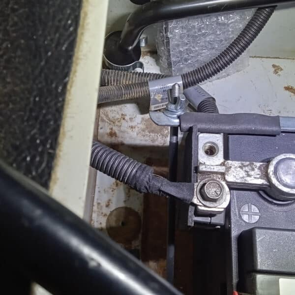 110626 2008 Land Rover Defender 110 Wheel Brace Battery Terminals Aligning Steering Wheel 2