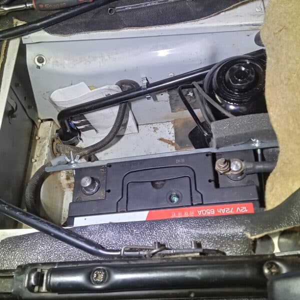 110626 2008 Land Rover Defender 110 Wheel Brace Battery Terminals Aligning Steering Wheel 4