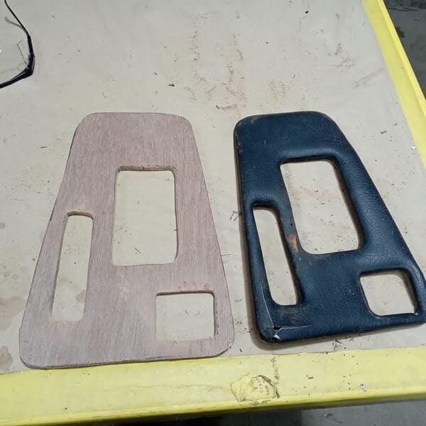 160626 1980 TVR 3000S Centre Console Retrim 18