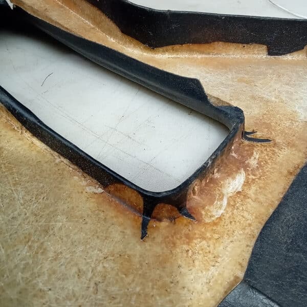 160626 1980 TVR 3000S Centre Console Retrim 24