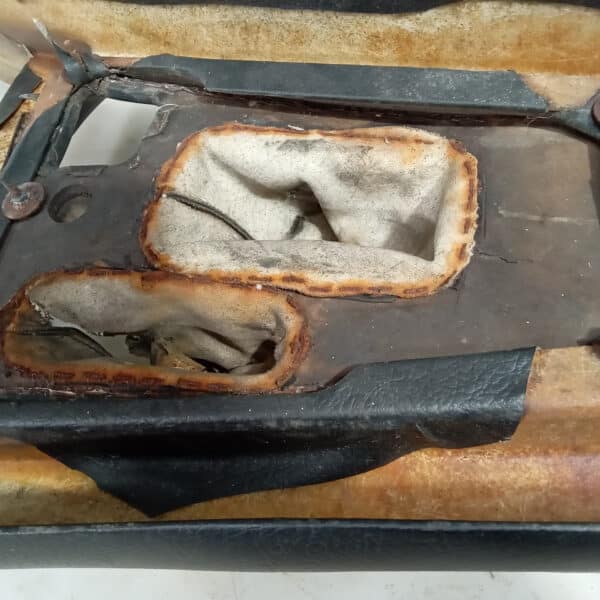 160626 1980 TVR 3000S Centre Console Retrim 27